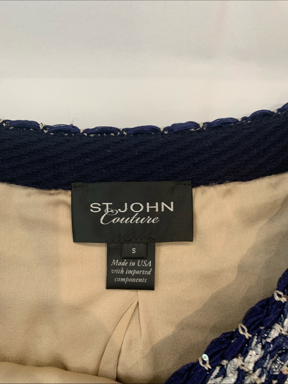 St John Textured Knit Boatneck Sweater in Navy and Cream. Small - Picture 5 of 8